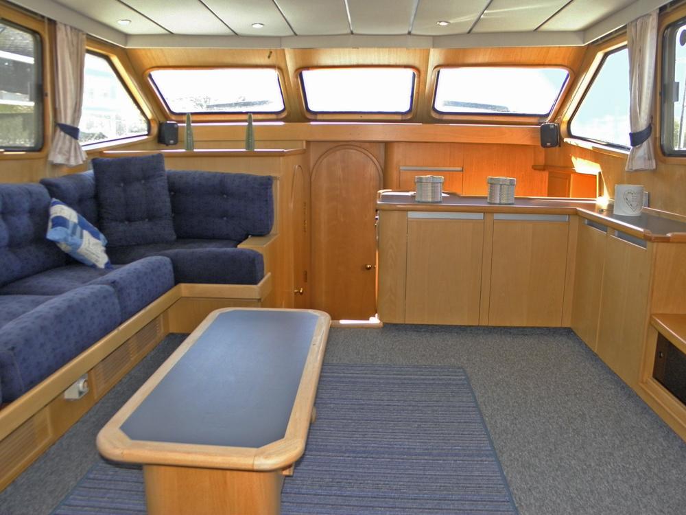 Saloon, Accommodation